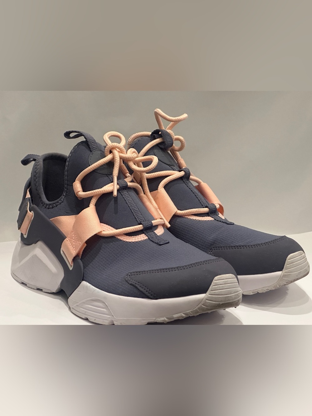 Nike Air Huarache City Low Sneakers Size 9 AH6804-012 with Nike Drawstring